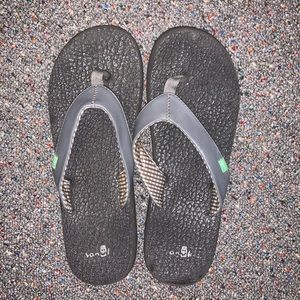 NWOT Sanuk sandals